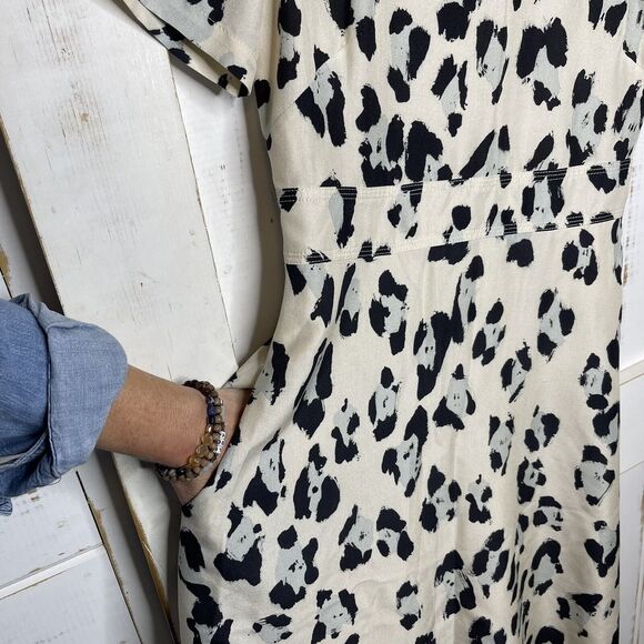 Lafayette 148 New York Amanda Silk Animal Print Short Sleeve Flare Dress Size 2 - Picture 4 of 8